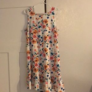Sleeveless floral maternity dress